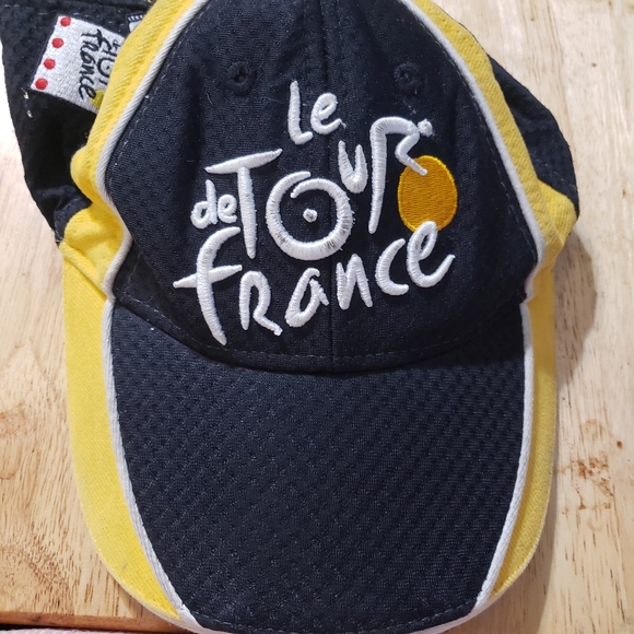 Le Tour de France Black and Yellow Hat Cap Official Souvenir - Picture 1 of 5
